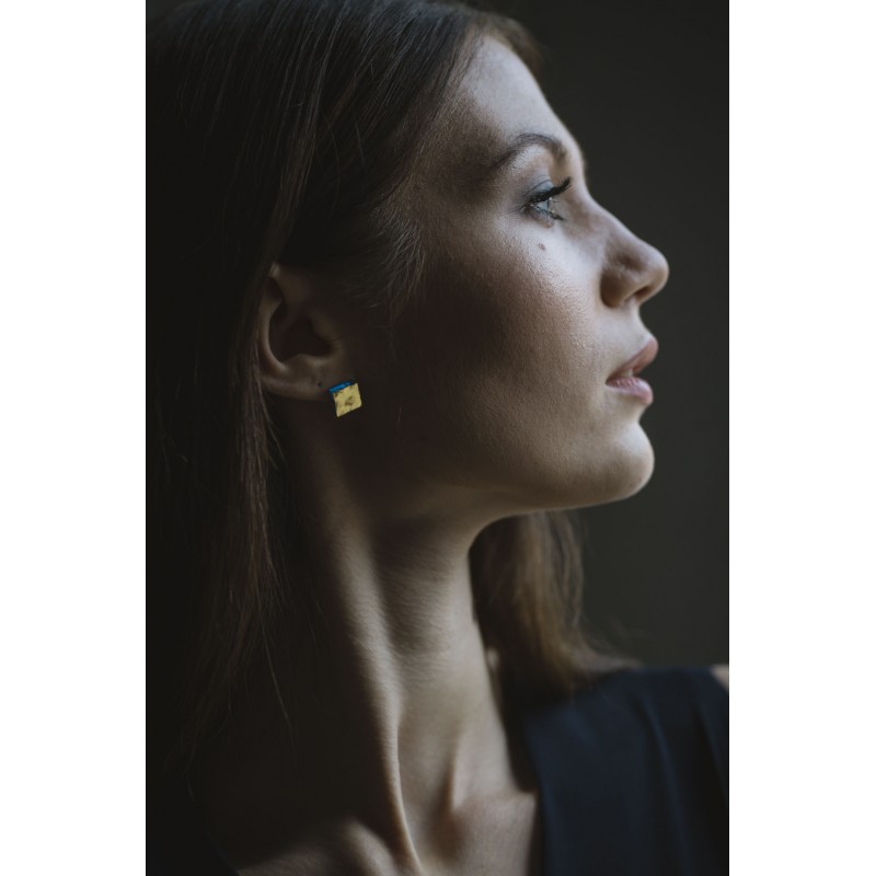 Piccole Gioie - Laguna Sunrise - Pair of Yellow Gold Stud Earrings on Glass