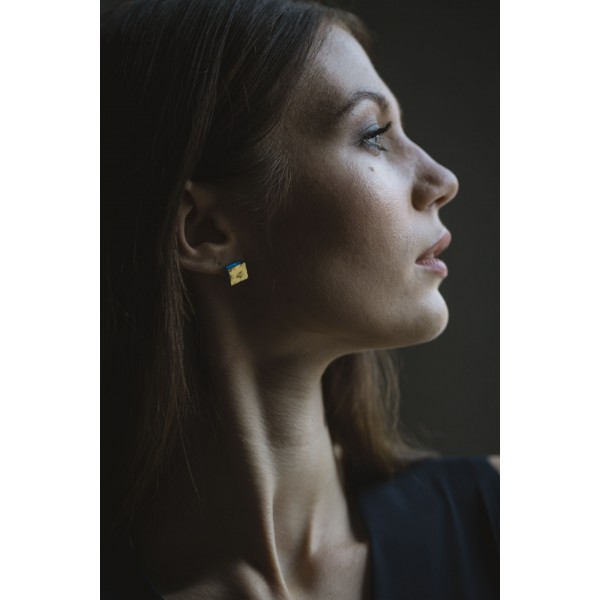 Piccole Gioie - Laguna Sunrise - Pair of Yellow Gold Stud Earrings on Glass